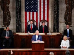Uma lembrança do passado, um discurso educado… Carlos III foi reconhecido pelo Congresso por ter opinião contrária a de Donald Trump
