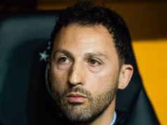 um pé Fenerbahçe demite o técnico Domenico Tedesco após derrota no clássico contra o Galatasaray