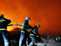 26 pessoas morreram e 61 ficaram feridas numa explosão numa fábrica de fogos de artifício na China.