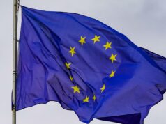 A UE concorda em proibir a IA que lhe permite criar nus sem consentimento e atrasa algumas medidas na legislação sobre IA