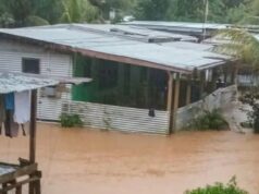 A destruição veio do mar a uma velocidade de 185 km, causando estragos nas casas de 73 mil pessoas. Tudo estava submerso.