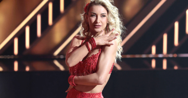 A-estrela-de-Lets-Dance-Anna-Carina-Woitschack-enfrenta-hostilidade-online.png