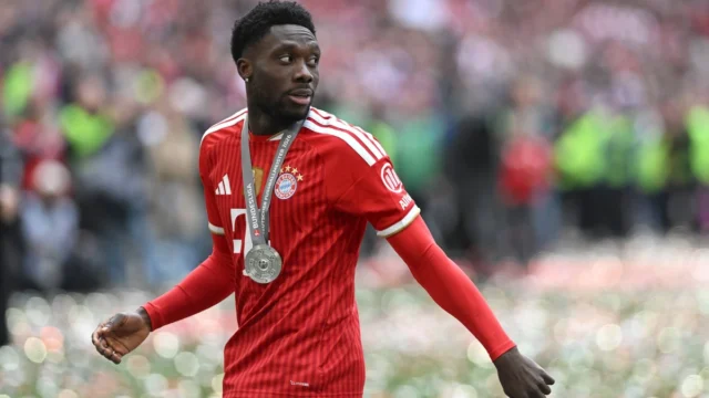 A-estrela-do-Bayern-Davies-provavelmente-perdera-o-inicio-da.webp