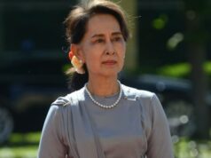 A ex-líder birmanesa Aung San Suu Kyi, detida desde 2021, cumprirá o resto da pena em prisão domiciliária.