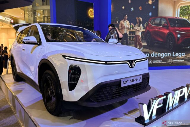 A-familia-Vinfast-VF-MPV-7-EV-e-produzida-localmente.jpg