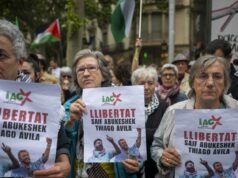 A justiça israelita prolongou por dois dias a detenção de dois activistas da “Flotilha de Gaza”.