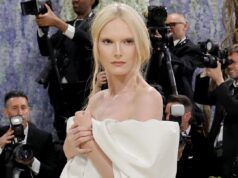 A modelo Alex Consani liberou seus mamilos durante o Sheer Met Gala de 2026