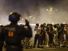 A polícia de Paris prendeu 45 pessoas durante tumultos durante a celebração da Liga dos Campeões do PSG.