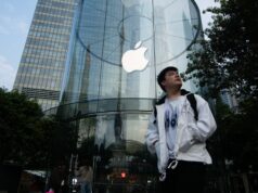 Acusada de enganar milhões de compradores de iPhone com promessas quebradas de IA, Apple concorda em pagar US$ 250 milhões