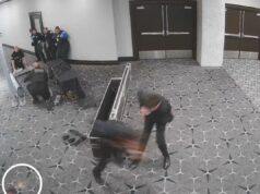 Agressor de show de imprensa em Washington acusado de agressão a agente federal