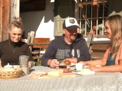 “Agricultor procura esposa internacionalmente”: Dama de companhia provoca ritualisticamente o agricultor