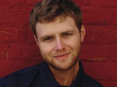 Alex Warren assina com a UTA para cinema, TV, conteúdo e muito mais