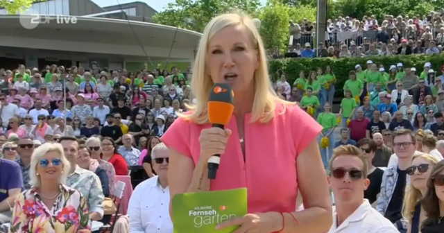 Andrea-Kiewel-anuncia-aos-convidados-do-Fernsehgarten-na-TV-Sempre.png