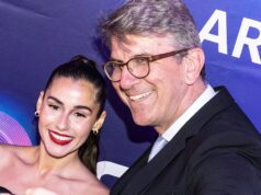 Antes do ESC em Viena – Sarah Engels canta na recepção da embaixada