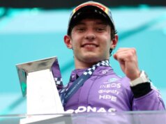 Antonelli mal podia esperar, ele se tornou campeão do Grande Prêmio de Miami de 2026 e ganhou um hat-trick