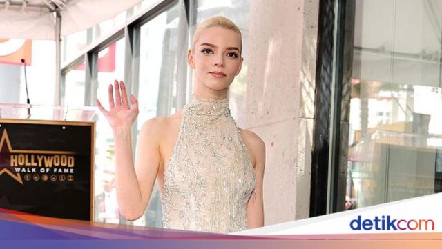 Anya-Taylor-Joy-usa-sandalias-transparentes-minimalistas-Os-sapatos-nude-sao.jpeg