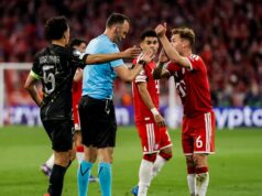 As regras provam o direito do árbitro: Apesar da descrença: Por que o FC Bayern não recebeu uma penalidade de handebol