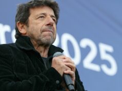 “Até ser julgado…”: Alvo da denúncia de estupro de Flavi Flement, Patrick Bruel sempre atrai casa cheia no teatro