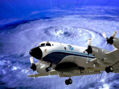 Aviação – Um piloto pilota um avião de 50 anos no coração do pior furacão: arriscando a vida e a propriedade de milhões de pessoas