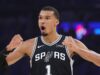 Basquete: Victor Wembanyama e os Spurs vencem o primeiro jogo contra o Oklahoma City Thunder após duas prorrogações (122-115).