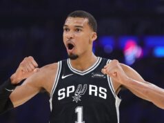 Basquete: Victor Wembanyama e os Spurs vencem o primeiro jogo contra o Oklahoma City Thunder após duas prorrogações (122-115).