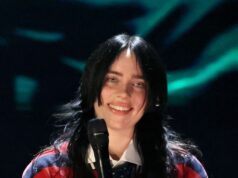 Billie Eilish falou publicamente sobre a síndrome de Tourette e tiques