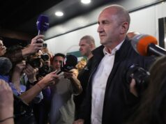 Bulgária: O novo governo do crítico da UE Rumen Radev tomou posse.