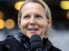 Bundesliga Feminina: Kromp, técnico do Werder, com um microfone na linha lateral
