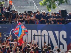 Campeões espanhóis de futebol: Festa com pizza: Barça comemora 29º título da liga com desfile