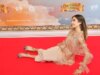 Cathy Hummels dorme no tapete vermelho