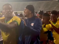 Cenas malucas – Leipzigers comemoram com adversários após derrota
