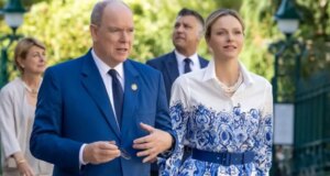 Charlène mostra como estilizar um vestido vaso da Dinastia Ming para uso diário