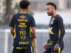 Chateado com drible, Neymar teria tocado no filho de Robinho durante treino do Santos