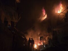 Cinco policiais e um jovem foram mortos num ataque israelense no norte da Faixa de Gaza.