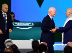 “Como posso tirar uma foto com alguém assim?” : O presidente da Federação Palestina de Futebol se recusa a cumprimentar seu homólogo israelense