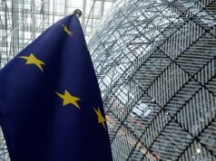 Contas vinculadas a pessoas banidas pela UE permanecem monetizadas mesmo após sanções