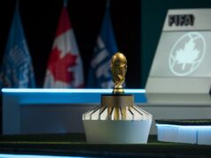Copa do Mundo de 2026: Donald Trump reacende polêmica e ataca ingressos superfaturados, enquanto Infantino brinca sobre “cachorro-quente e Coca-Cola” a preços altos.