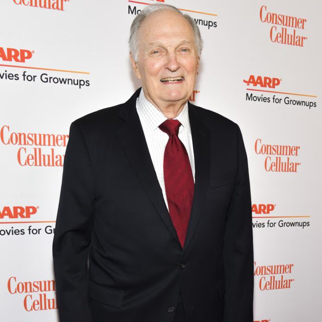 Detalhes-Alan-Alda-tinha-90-anos-enquanto-lutava-contra-a.jpg