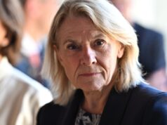 “Devemos exigir mais do que nunca”: Para a Ministra da Cultura, Catherine Pagard, a radiodifusão pública “não pode ser uma ferramenta de um campo contra o outro”.