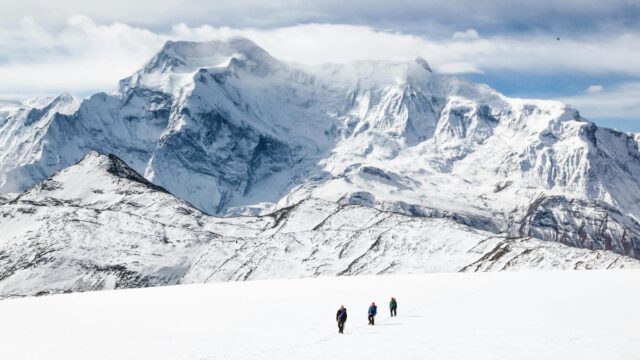 Dois-sherpas-e-tres-alpinistas-morrem-no-Everest-em-dez.jpg