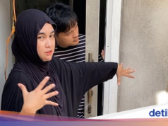Dona Anisa Rahma quase sofreu um acidente quando sua casa pegou fogo e três cilindros de gás explodiram.