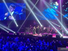 Dueto Veena Panduvinata-Ardhito Pramo no concerto Badai Pasti Berlalu