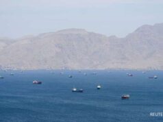 É relatado que o navio de guerra dos EUA atingido por um míssil iraniano no Estreito de Ormuz