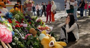 “Ela era uma grande amiga”: em Kiev, moradores do distrito de Darnitsky lamentam os mortos após explosões russas