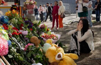 “Ela era uma grande amiga”: em Kiev, moradores do distrito de Darnitsky lamentam os mortos após explosões russas