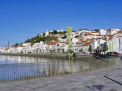 ‘Ele me disse que estavam perdidos na floresta’: duas crianças francesas encontradas sozinhas na beira de uma estrada em Portugal, a mãe procurando ativamente