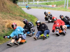 Em longboards, patins, trenós, etc., “cerca de sessenta pilotos treinam para o início da temporada”.