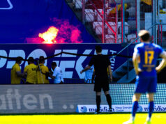 Empolgação com a promoção à terceira divisão – fogos de artifício! Foguete! Jena está atirando para Leipzig