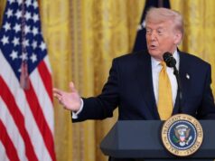 Enquanto Trump pressiona Teerão para acabar com a guerra, os Estados Unidos disparam contra um petroleiro iraniano.