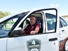 Este torcedor de um clube amador de rugby em Lot-et-Garonne repintou seu Picasso com as cores de seu time: “Todos me reconhecem por causa do meu carro”